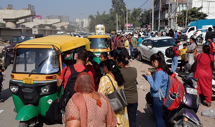 राेडवेज का चक्का जाम  यात्रियों ने झेलीं दिक्कतें